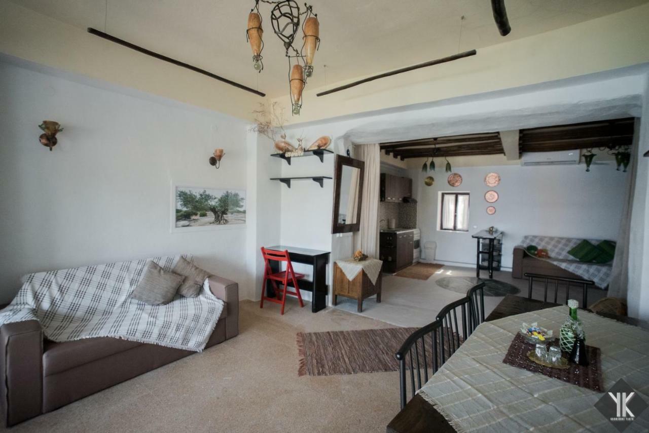 Komissa΄S Beach House Agia Pelagia Eksteriør billede